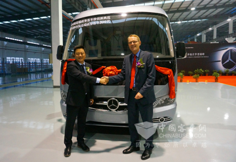 浙江金港汽车发布奔驰底盘全新客车产品