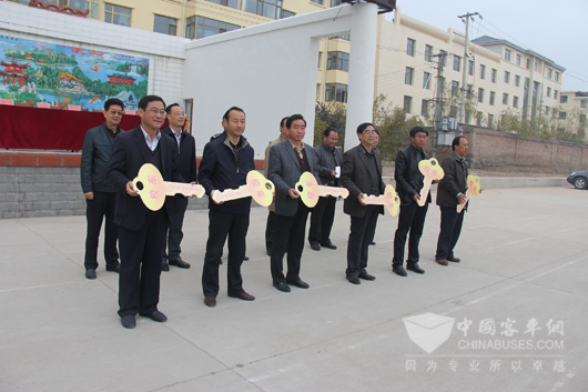 互助县幼儿校车配发仪式