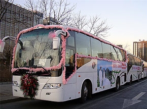 18台福田欧V大巴庆婚典  京城上演客车奇缘