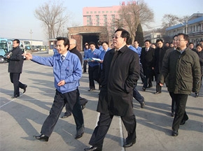 兵器装备集团公司总经理徐斌一行视察长安客车