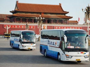 大金龙连续九年服务两会