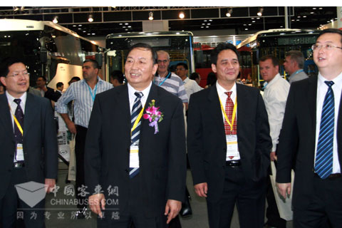 行业领导视察大金龙