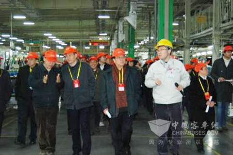 成都市全国人大代表、省人大代表视察四川一汽丰田 