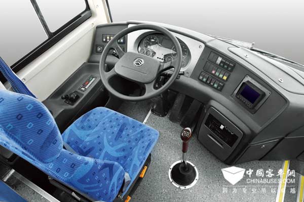 金旅XML6897客车(柴油国三24-41座)