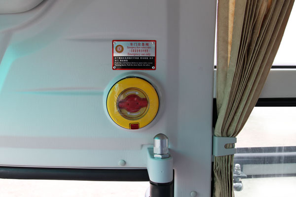 申龙SLK6902ALD5客车(柴油国五24-38座)