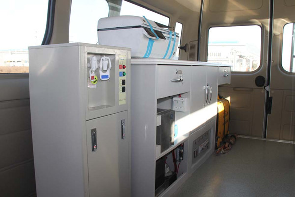 宇通ZK5040XJC5检测车(柴油国五1-9座)