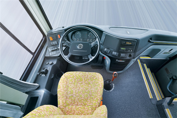 金旅XML6122JHEVD5客车(柴油/电混动国五24-60座)