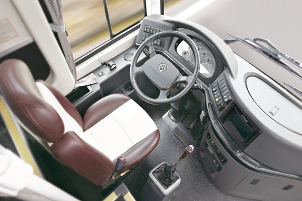 金旅XML6125J55N客车(天然气国五24-55座)