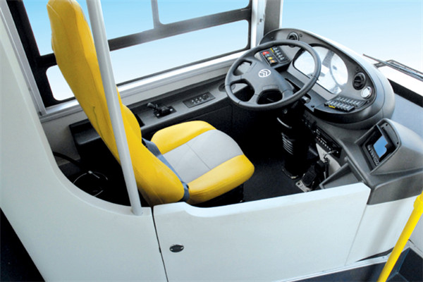 金旅XML6105JHEVG5CN公交车(NG/电混动国五20-36座)