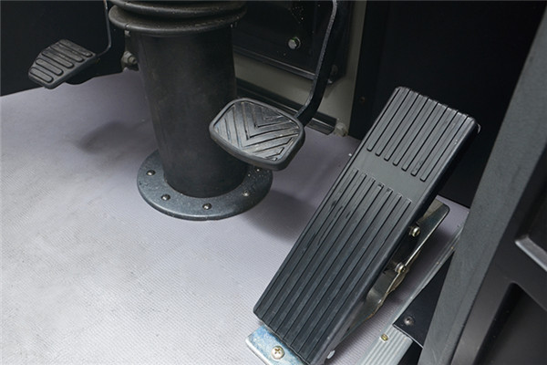 金龙XMQ6113BYBEVS客车(纯电动24-64座)
