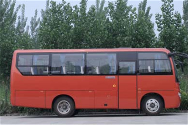 齐鲁BWC6770KA5客车(柴油国五24-32座)