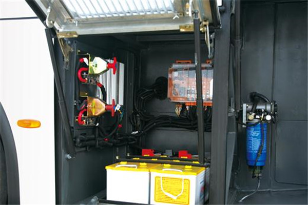 亚星YBL6117HP客车(柴油国五24-48座)