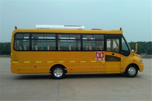 东风DFH6750B1幼儿专用校车(柴油国五24-42座)