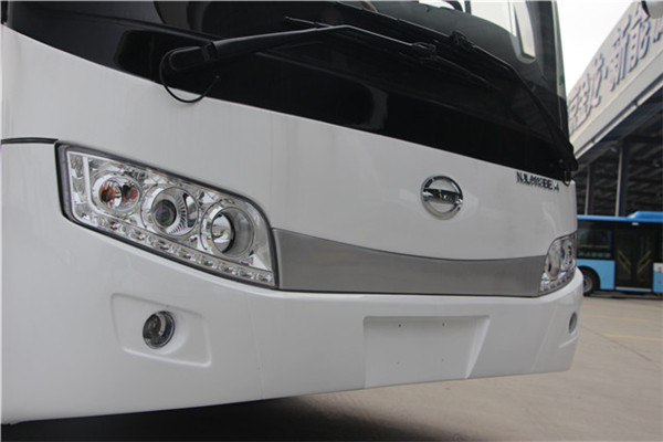 南京金龙NJL6118BEV4客车(纯电动24-49座)