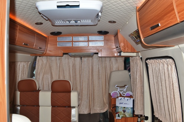 金旅XML5050XLJ15旅居车(柴油国五10-19座)
