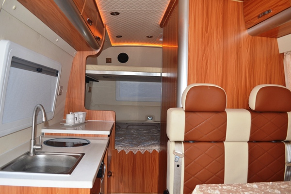 金旅XML5050XLJ15旅居车(柴油国五10-19座)