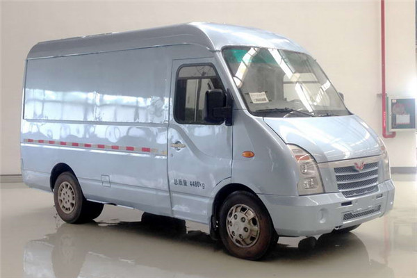 五菱GL5040XXY厢式运输车(柴油国五3座)