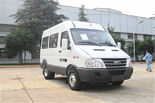 南京依维柯NJ6495DCZ客车(柴油国五10-13座)