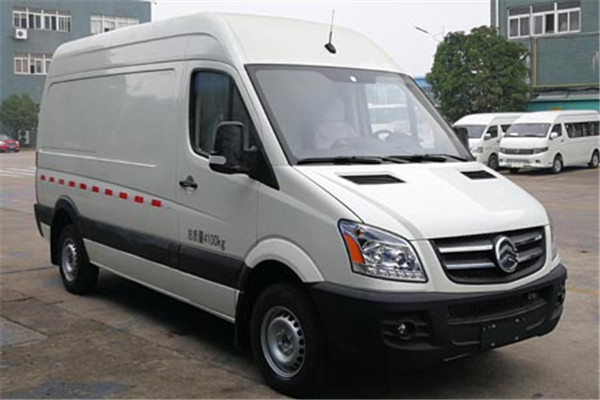 金旅XML5043XXY15厢式运输车(柴油国五2-3座)