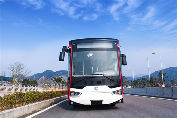 浙江中车CSR6850GPHEV1公交车(柴油/电混动国五10-30座)