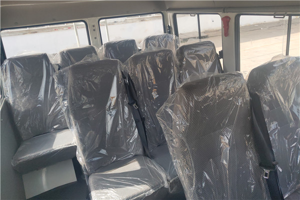 南京依维柯NJ5046XGCZA斗式工程车(柴油国六10-13座)