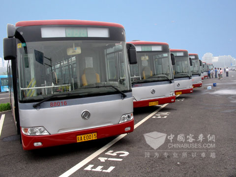 配装东风康明斯国四发动机的公交车