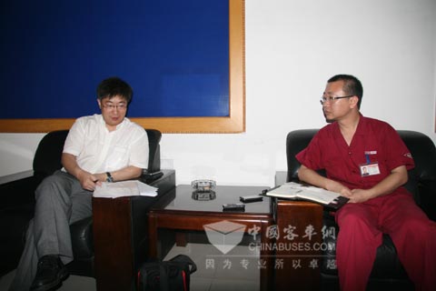 江淮商用车底盘营销公司副总经理高军在接受江南网页版采访