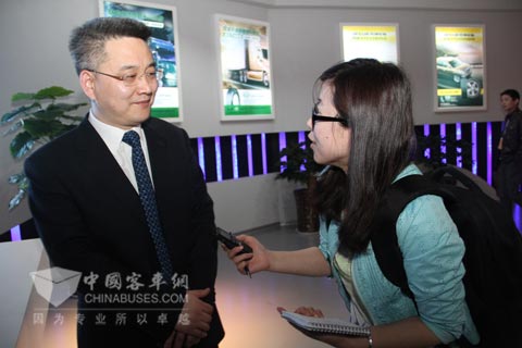 风神轮胎总经理王锋接受江南网页版[www.ultbbs.com]记者采访